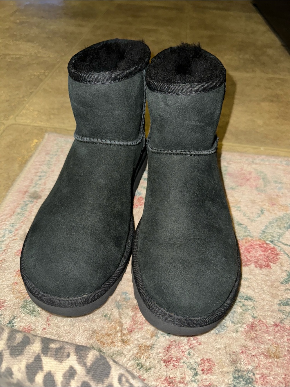 Women’s mini Uggs